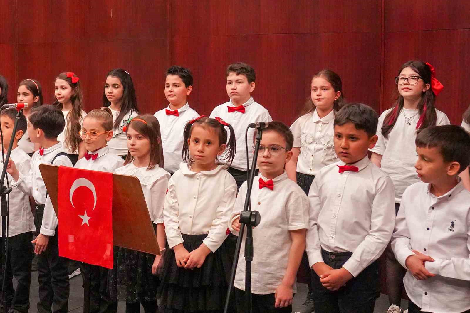 Tepebaşı Belediyesi İki Elin Sesi Var Çocuk Korosu, minik Efe’nin iyileşmesinde umut oldu
