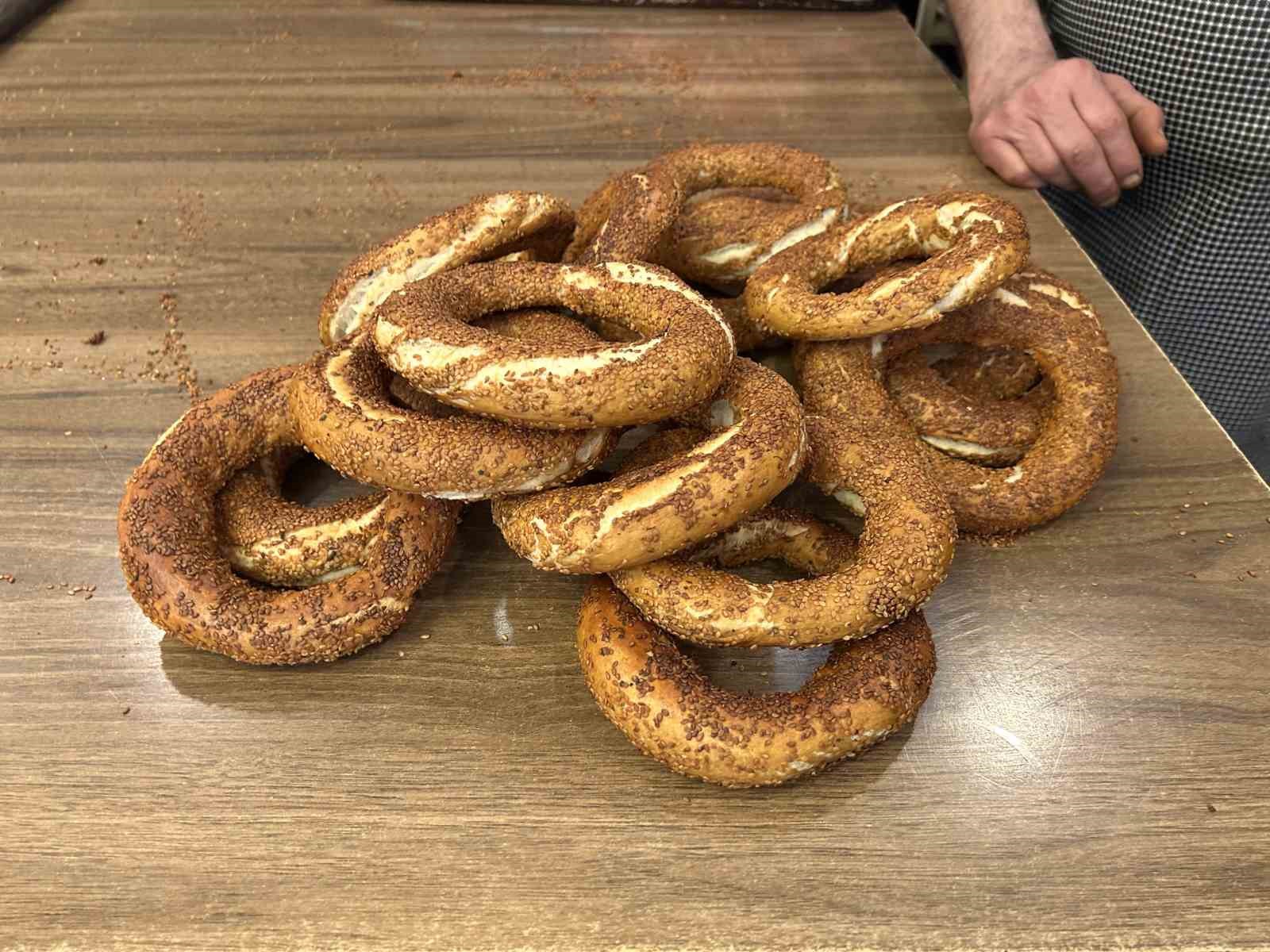 Simidi yüzde 50 indirimle 10 liraya satıyor