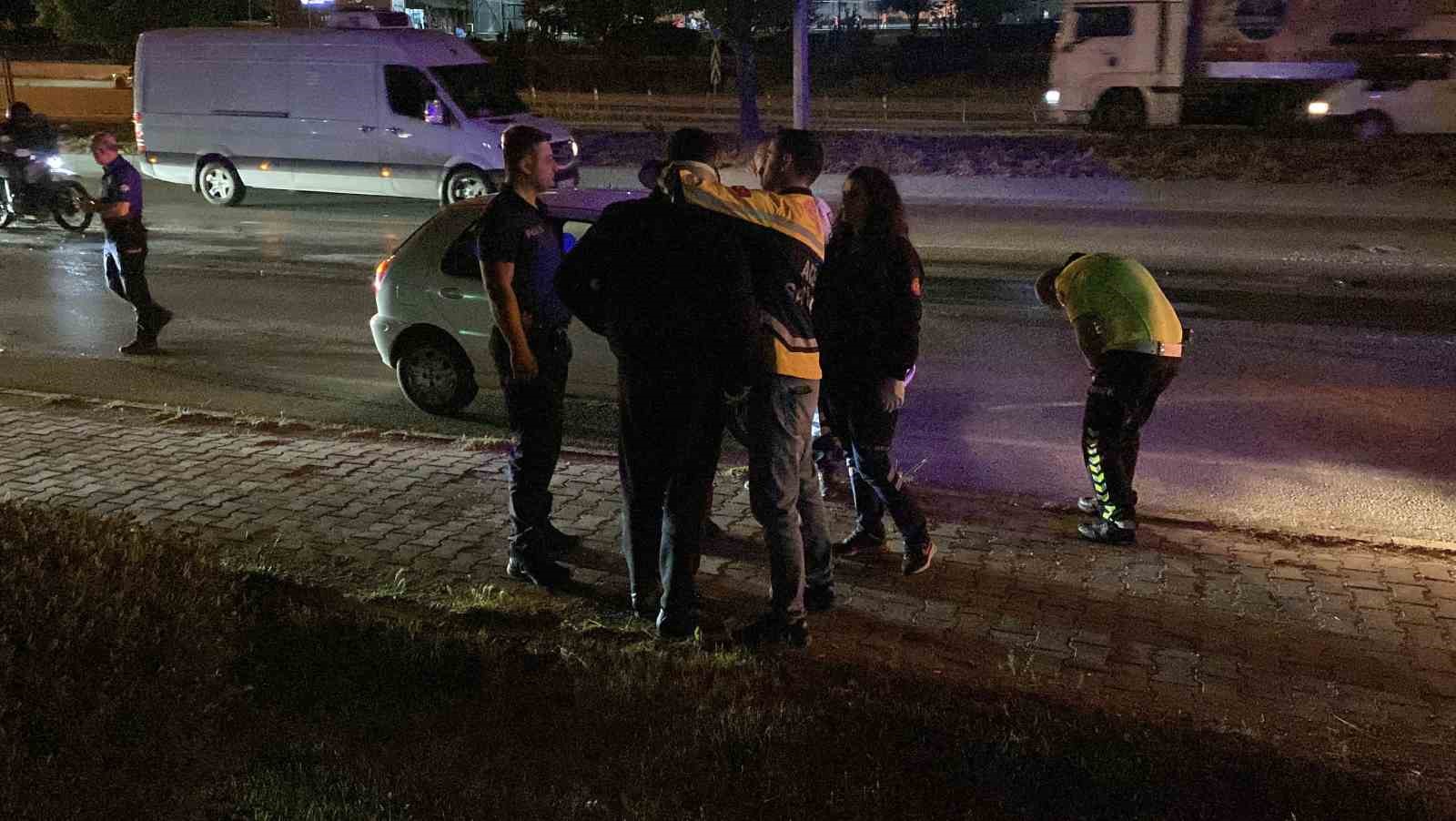 Tıra arkadan çarpan otomobil kullanılmaz hale geldi, sürücüsü yaralandı