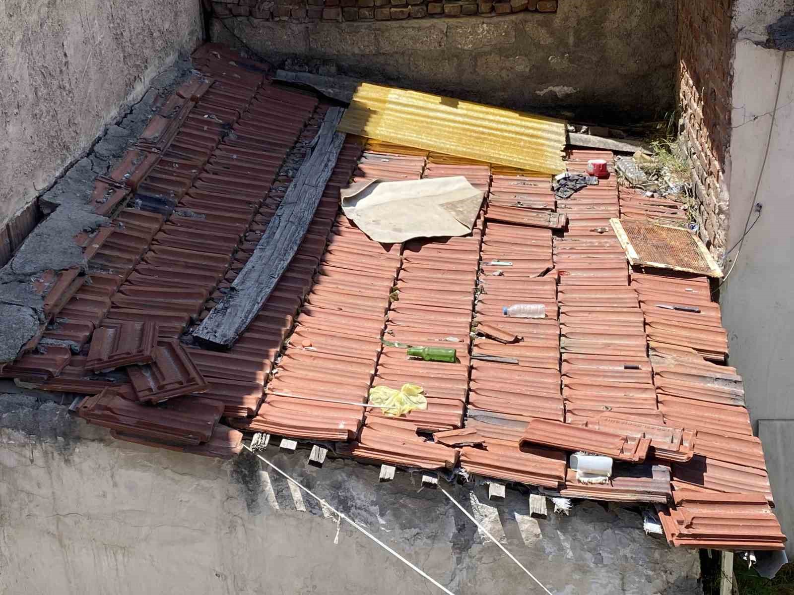 Çöp ev mahalleliyi isyan ettirdi