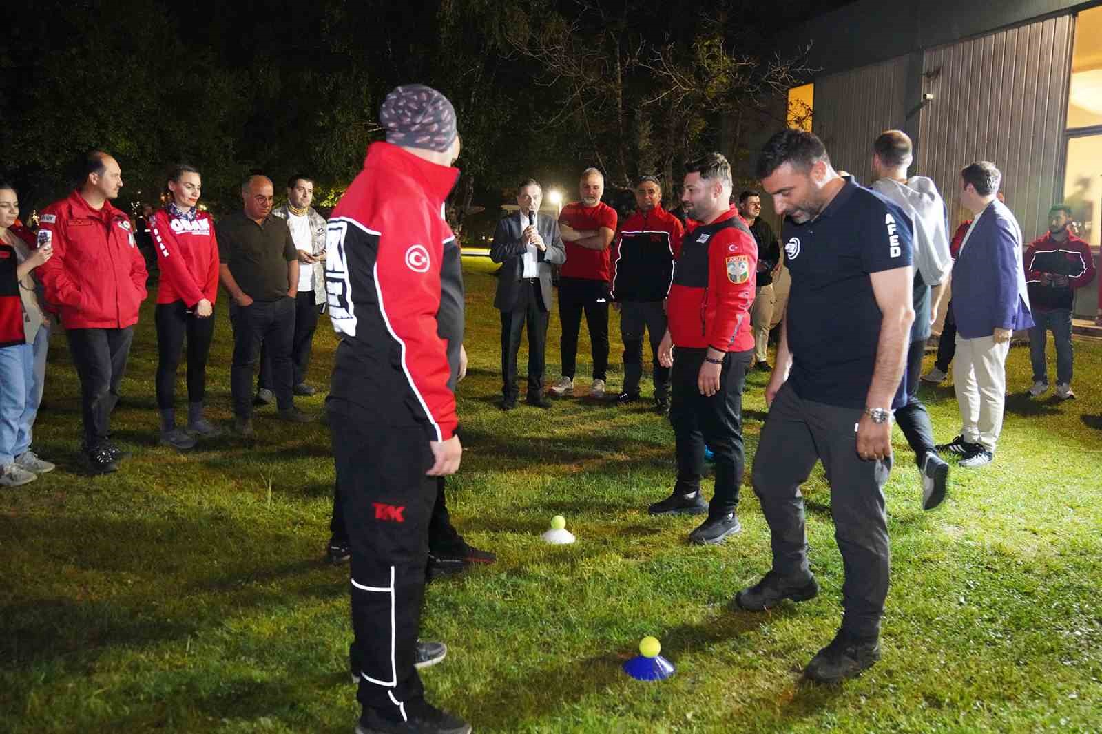 Arama kurtarma profesyonelleri ve gönüllüleri bu kampta buluştu