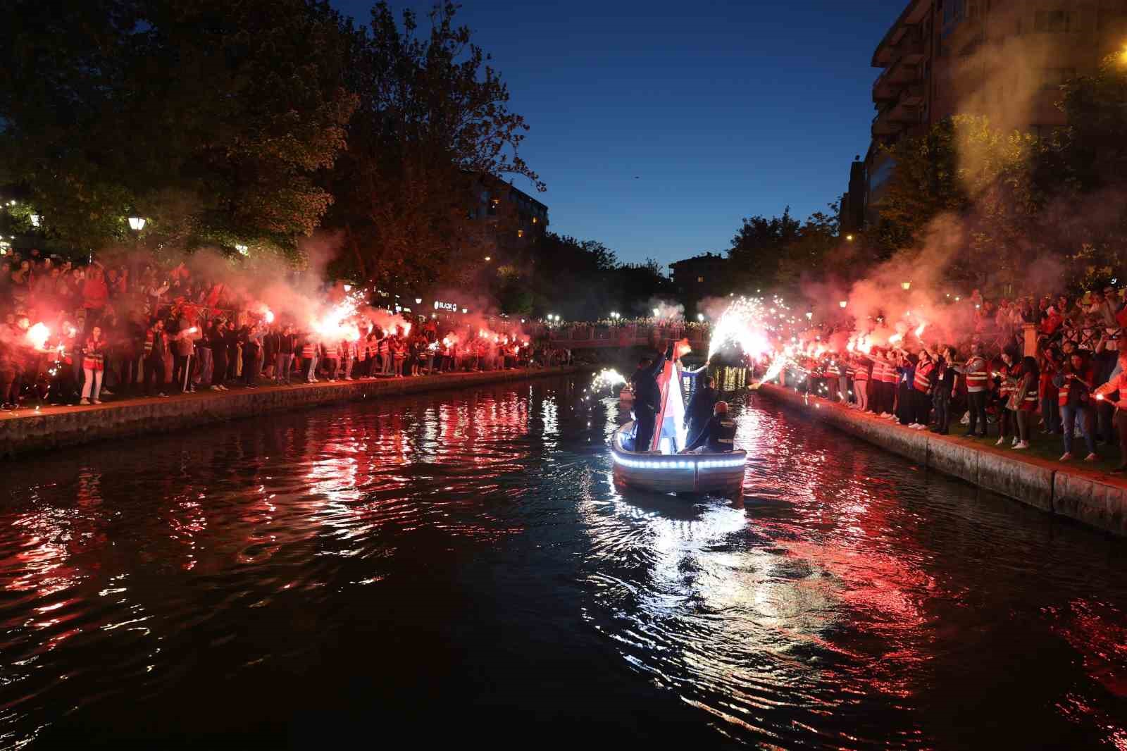 Porsuk Çayı’nda fener alayı düzenlendi