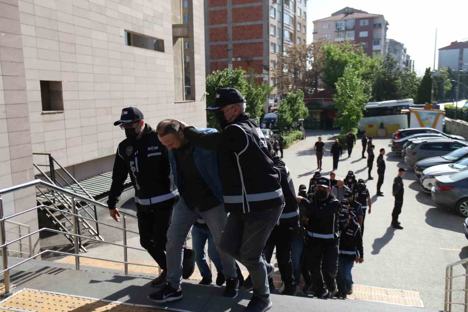 FETÖ’yü finanse eden Maydonoz Döner’e yapılan operasyonda 23 şüpheli yakalandı