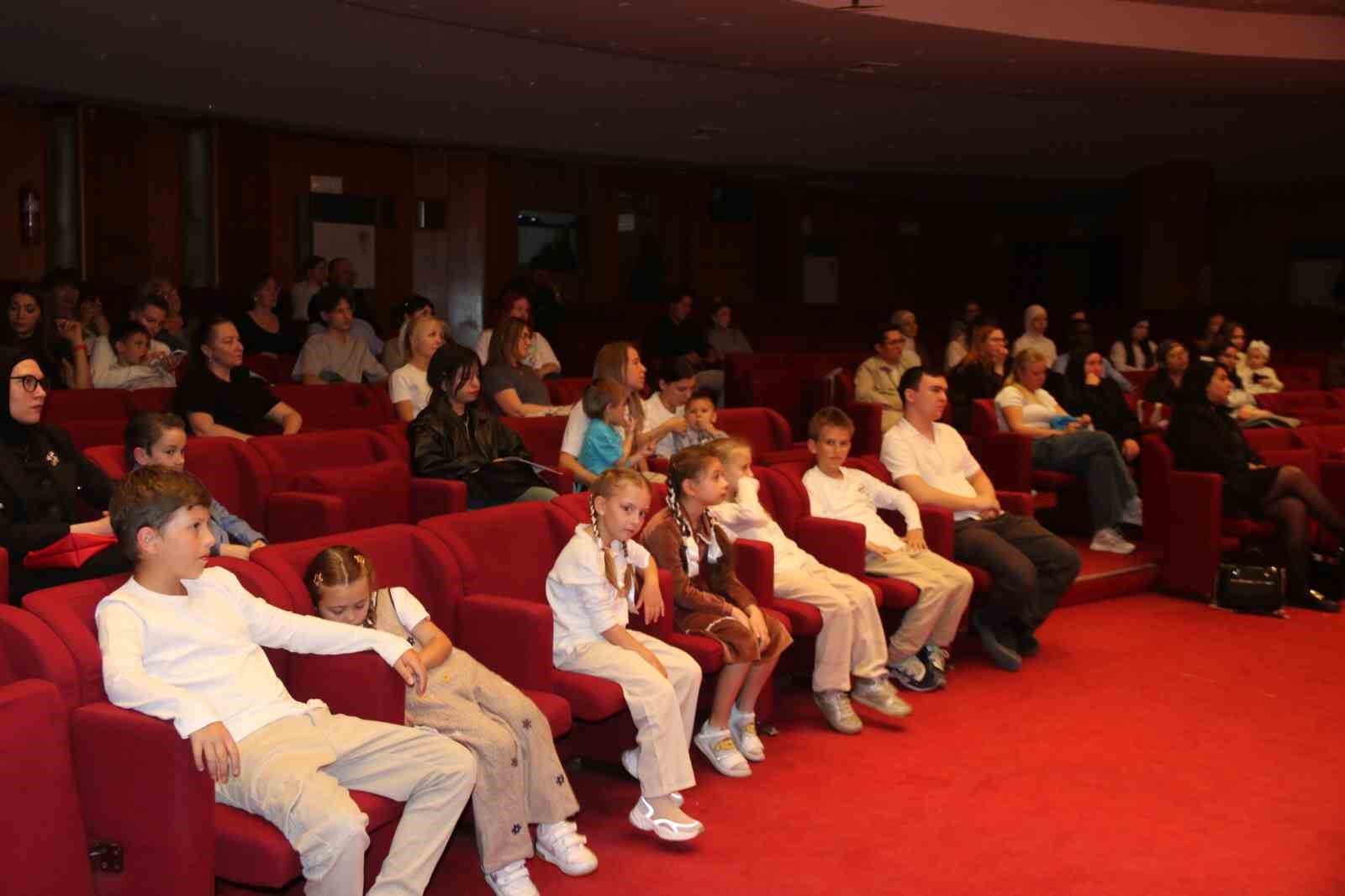 Büyük bir bölümü Rus ve Ukraynalı olan vatandaşlar tanışma etkinliğinde buluştu