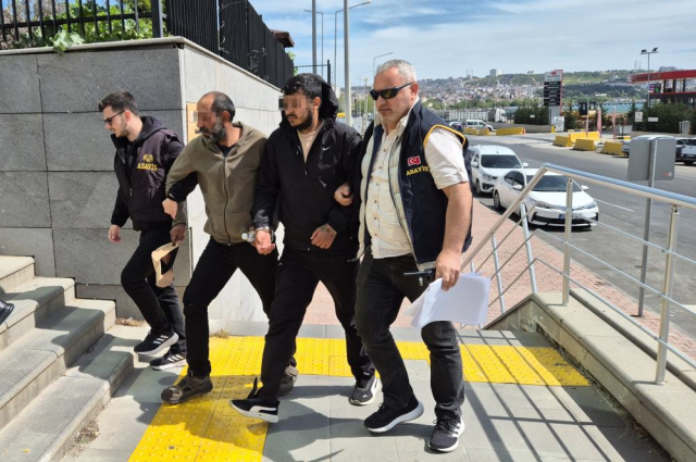 14 yaşındaki çocuk, evine yardım için gelen kadının boğazını kesti