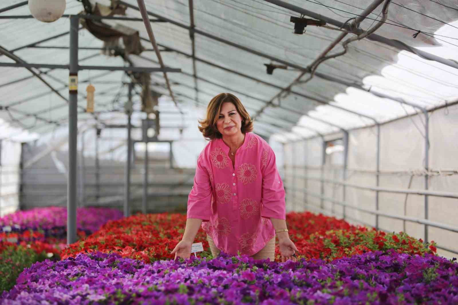 Eskişehir’i süsleyecek 1 milyon çiçeğin üretimi Büyükşehir’den