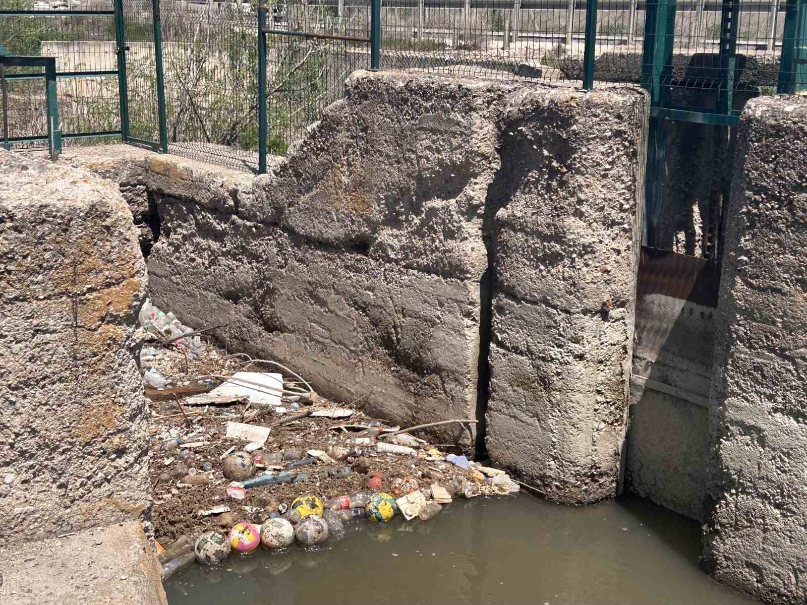 Yeşiltepe’deki sulama kanalı güvenlik önlemlerinin yetersizliğiyle dikkat çekiyor