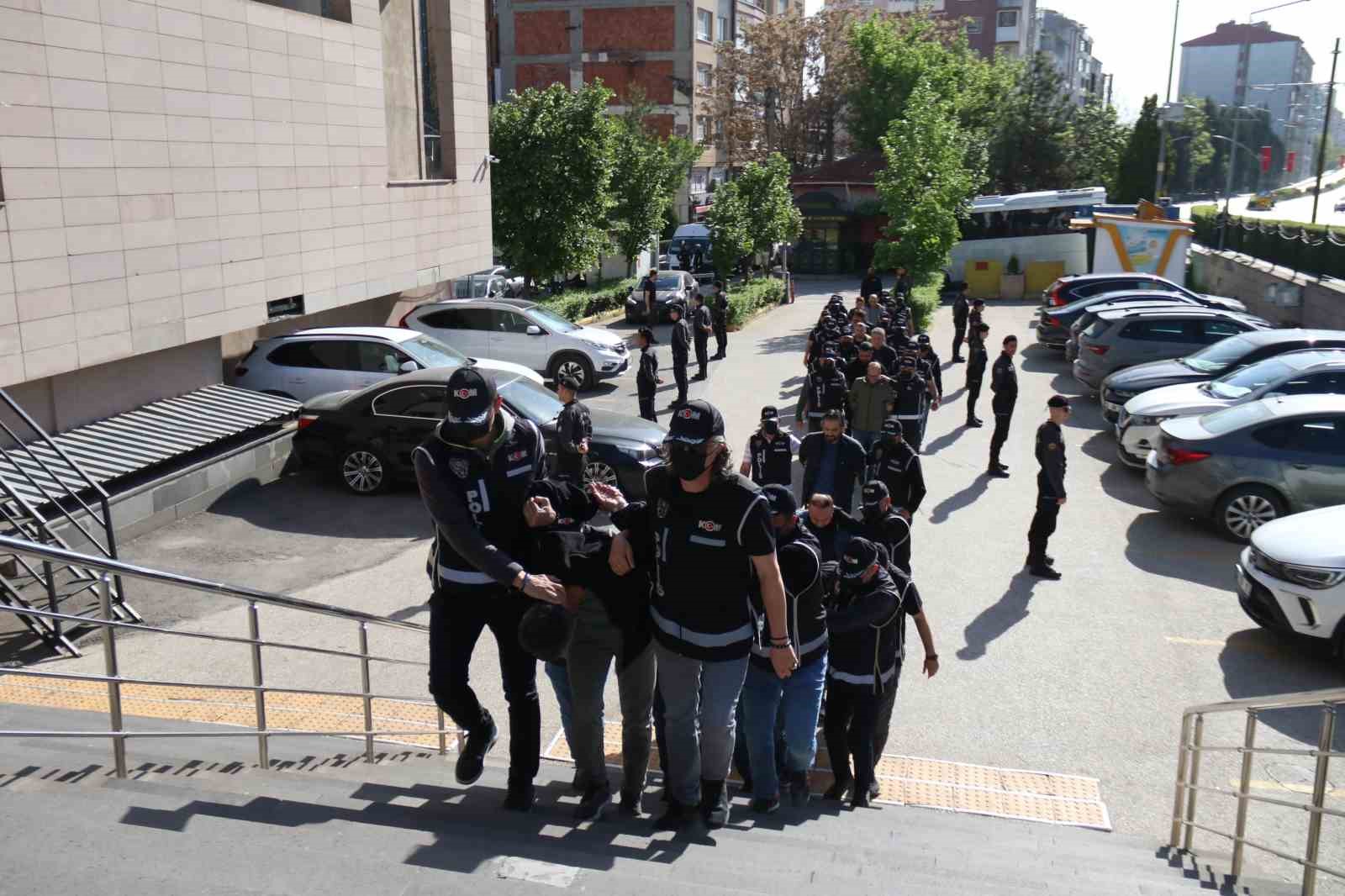 FETÖ’yü finanse eden Maydonoz Döner’e yapılan operasyonda 23 şüpheli yakalandı