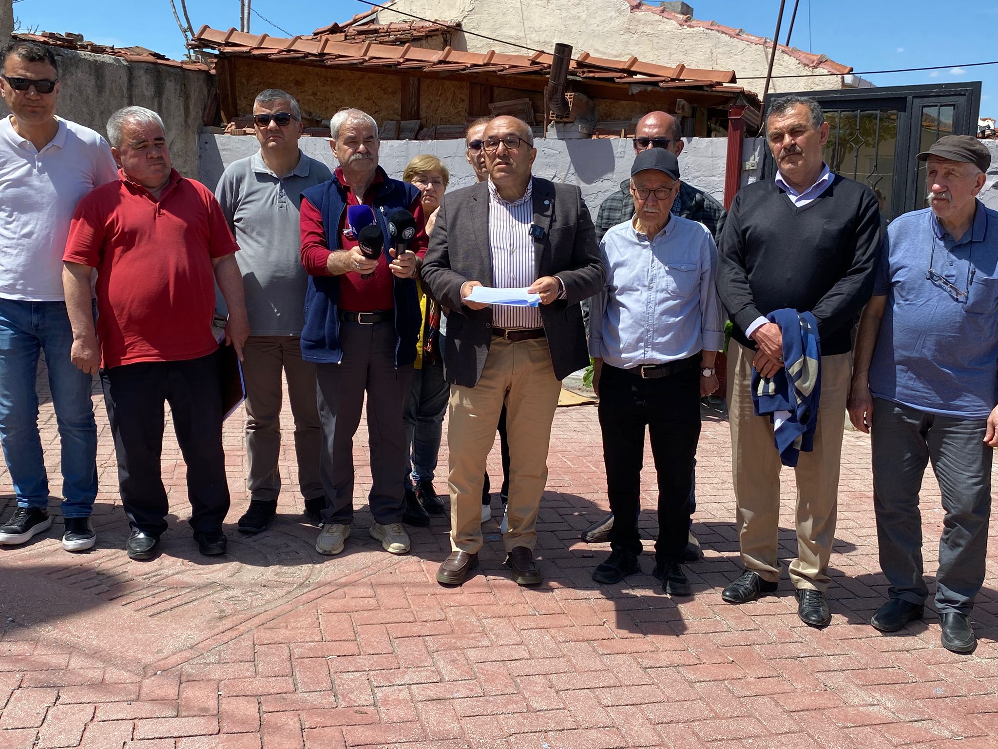 İYİ Parti Odunpazarı İlçe Başkanı Gürol Yer’den Dede Mahallesi İçin Sert Çıkış: ‘Vatandaş Pinpon Topuna Döndü!