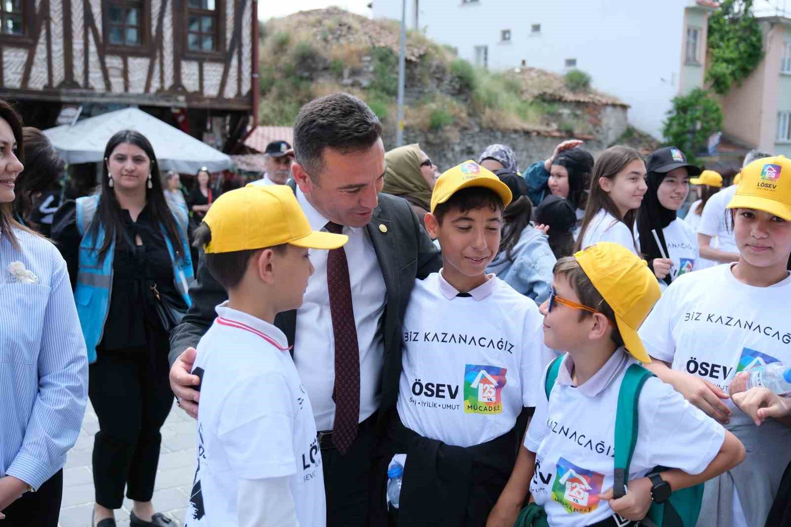 Lösemiyi yenen “Kahraman Çocuklar” için Sivrihisar’da Sağlıklı Yaşam Yürüyüşü düzenlendi