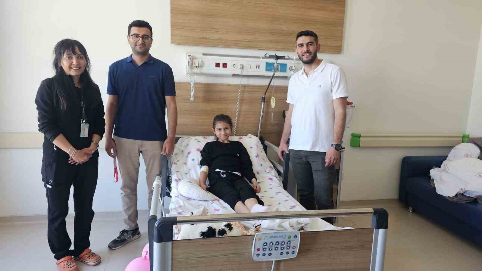 9 Yaşındaki Kızın Midesinden Çıkan Görenleri Şaşırttı!