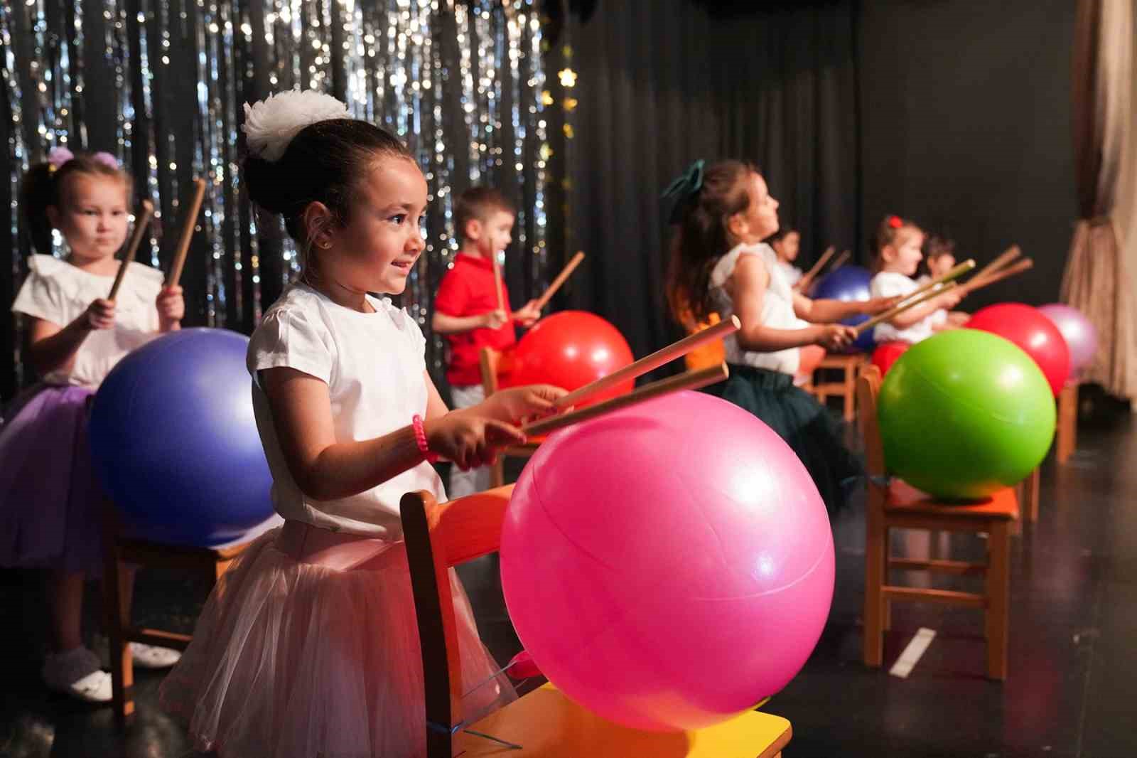 Minikler yıl sonu gösterilerinde hünerlerini sergiledi