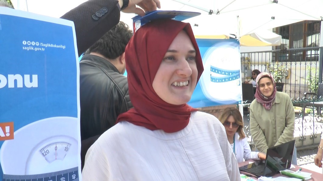 (ÖZEL) ’İdeal Kilonu Öğren, Sağlıklı Yaşa’ uygulamasında vatandaşla sağlık personeli arasında ilginç diyaloglar