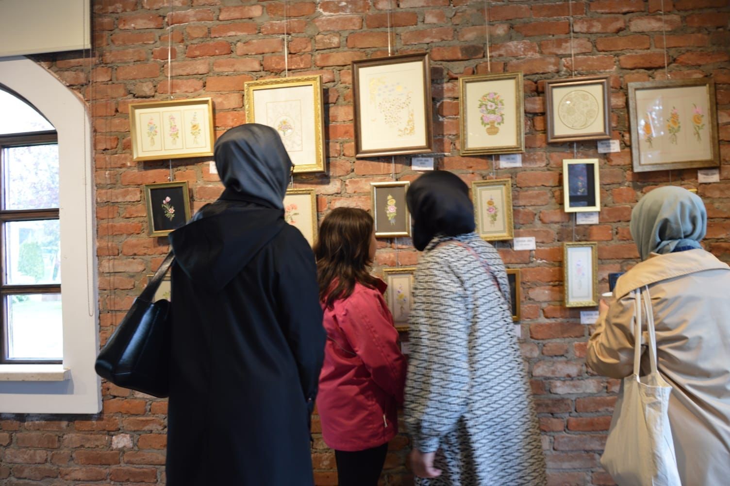 “Ustanın Işığında Filizlenen Zarafet” tezhip sergisi açıldı