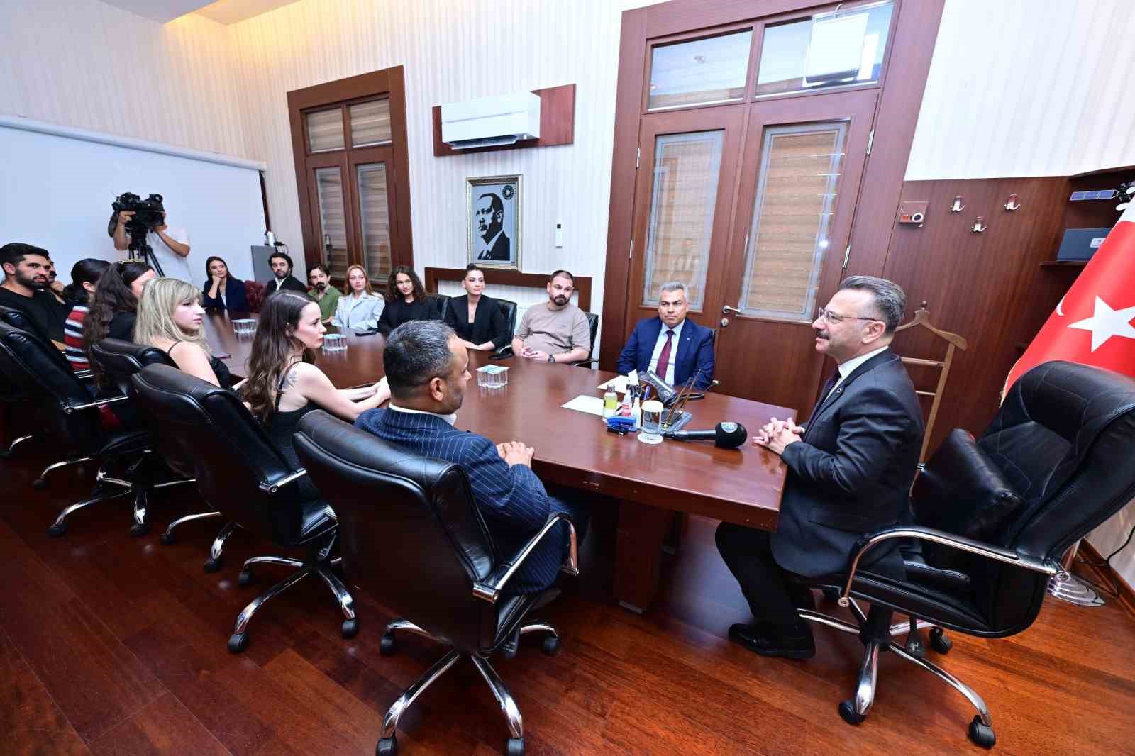 Vali Aksoy, basın kartlarını takdim etti