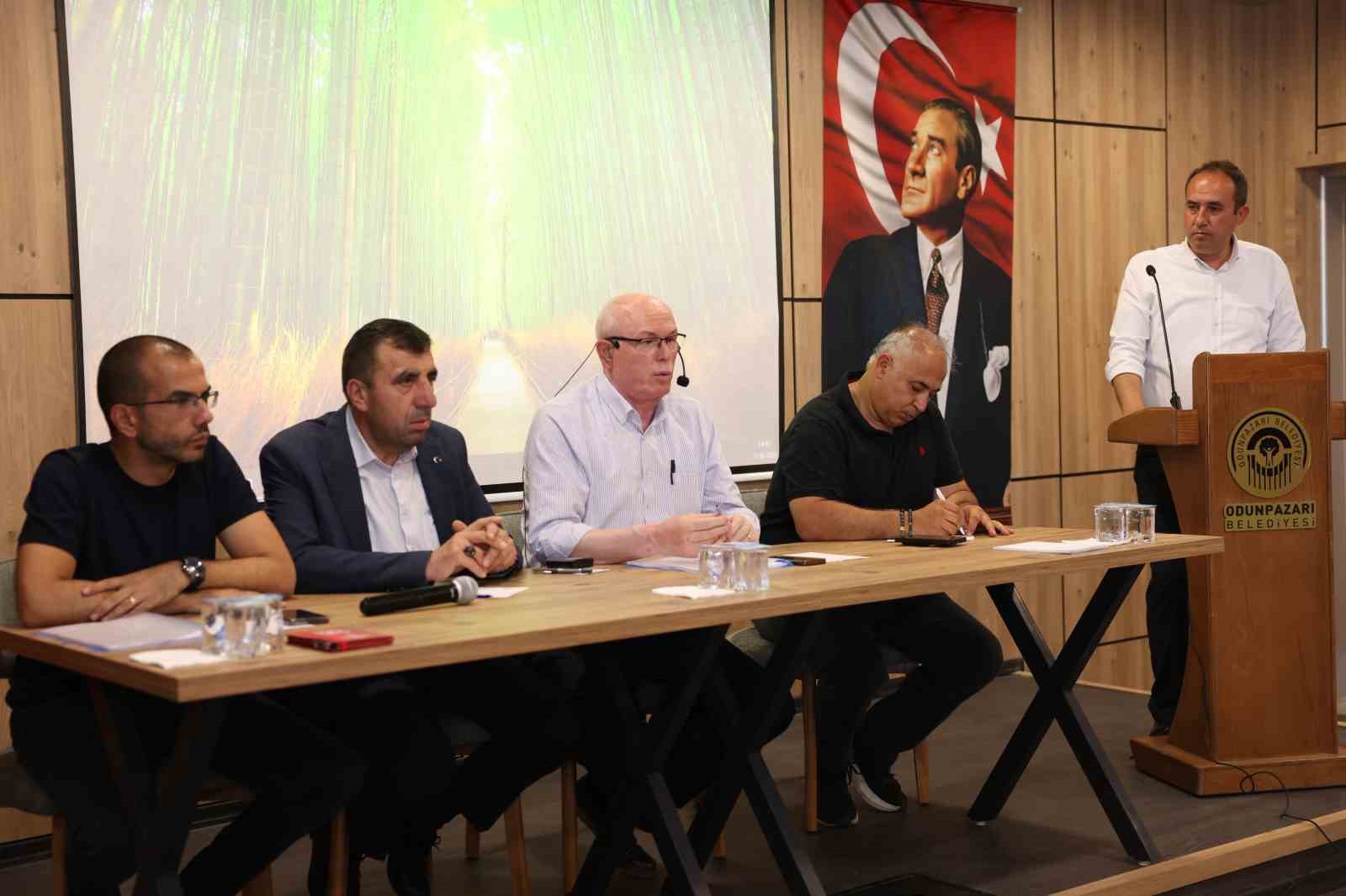 ÇARŞAMBA PAZARI İÇİN ORTAK AKIL BULUŞMASI: OTOPARK, TRAFİK VE GÜVENLİK SORUNLARI MASADA