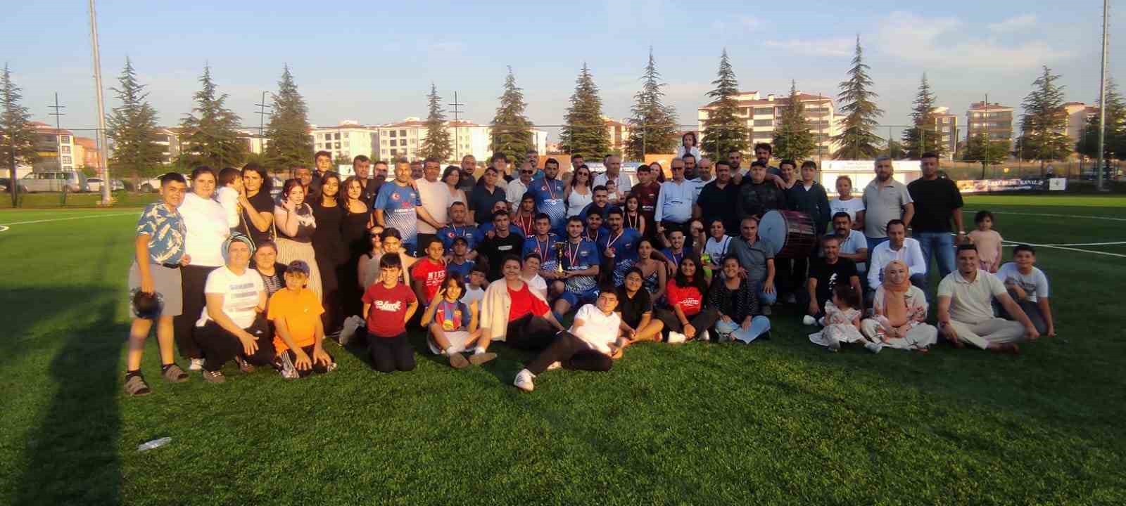 Akin Köyü Spor, Fethi Heper Futbol Turnuvası’nda şampiyon oldu