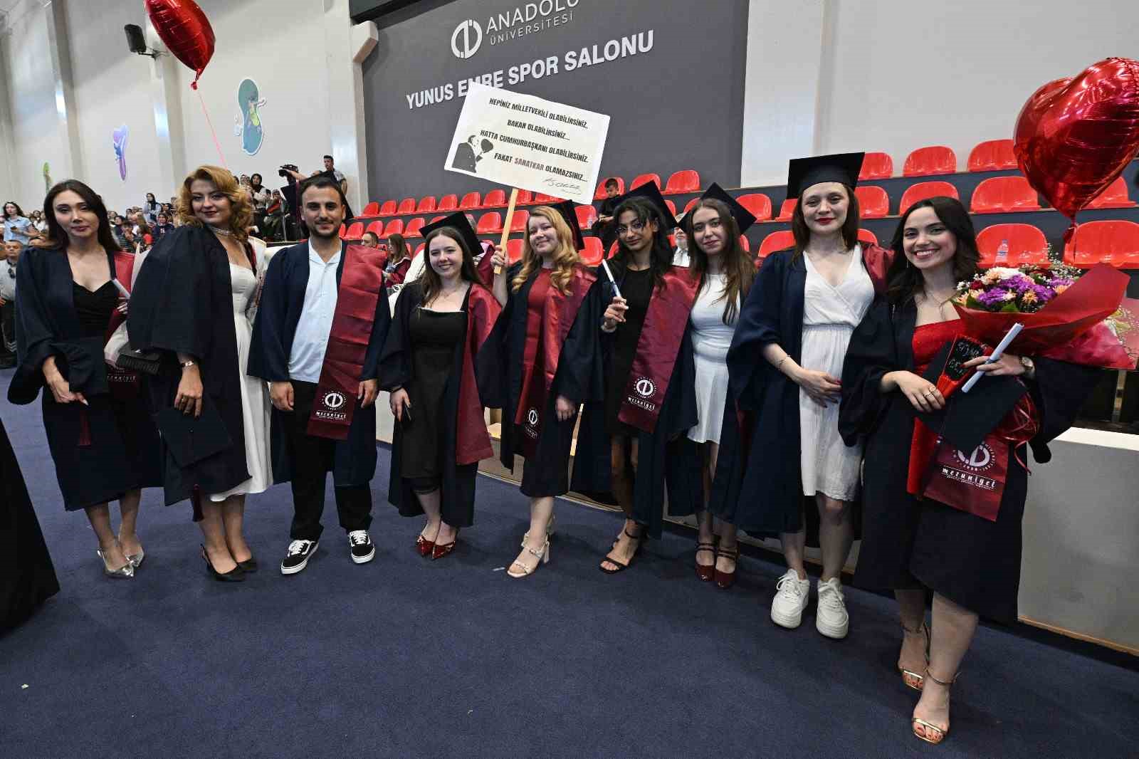 Anadolu Üniversitesi mezunlarını uğurlamaya devam ediyor