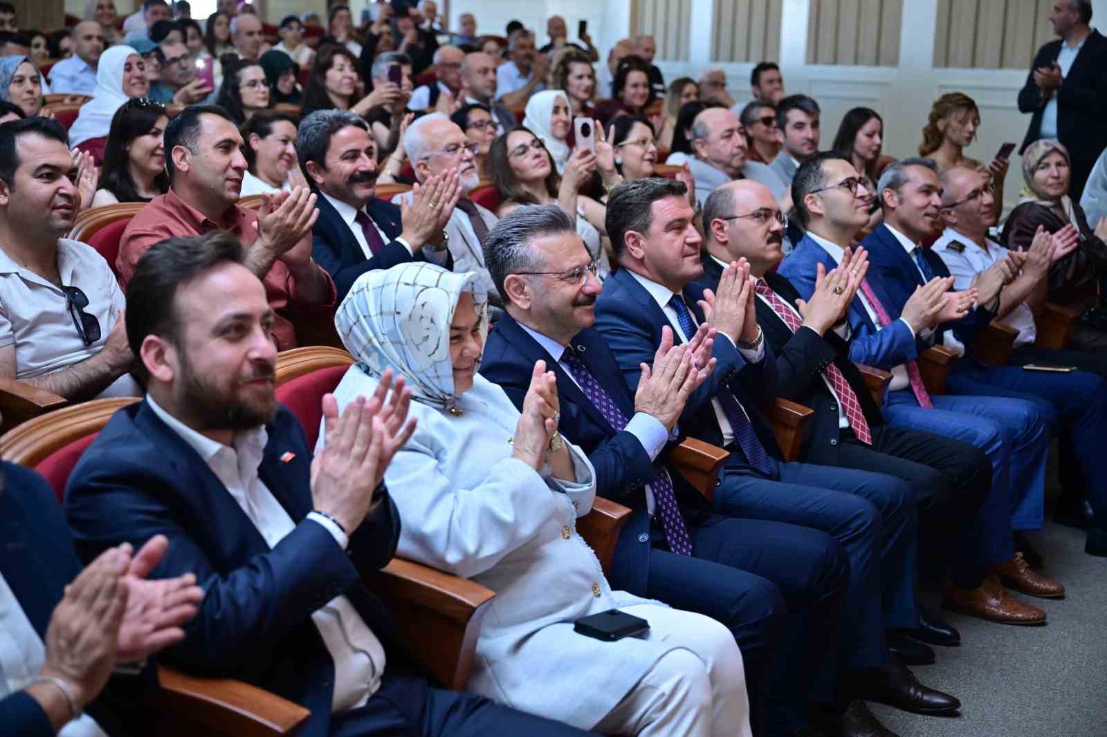 Vali Aksoy, Aile ve Sosyal Hizmetler İl Müdürü Bayrak’ın nikah şahidi oldu