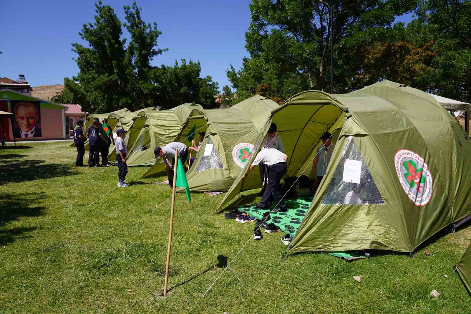 İzciler kamp heyecanı yaşıyor
