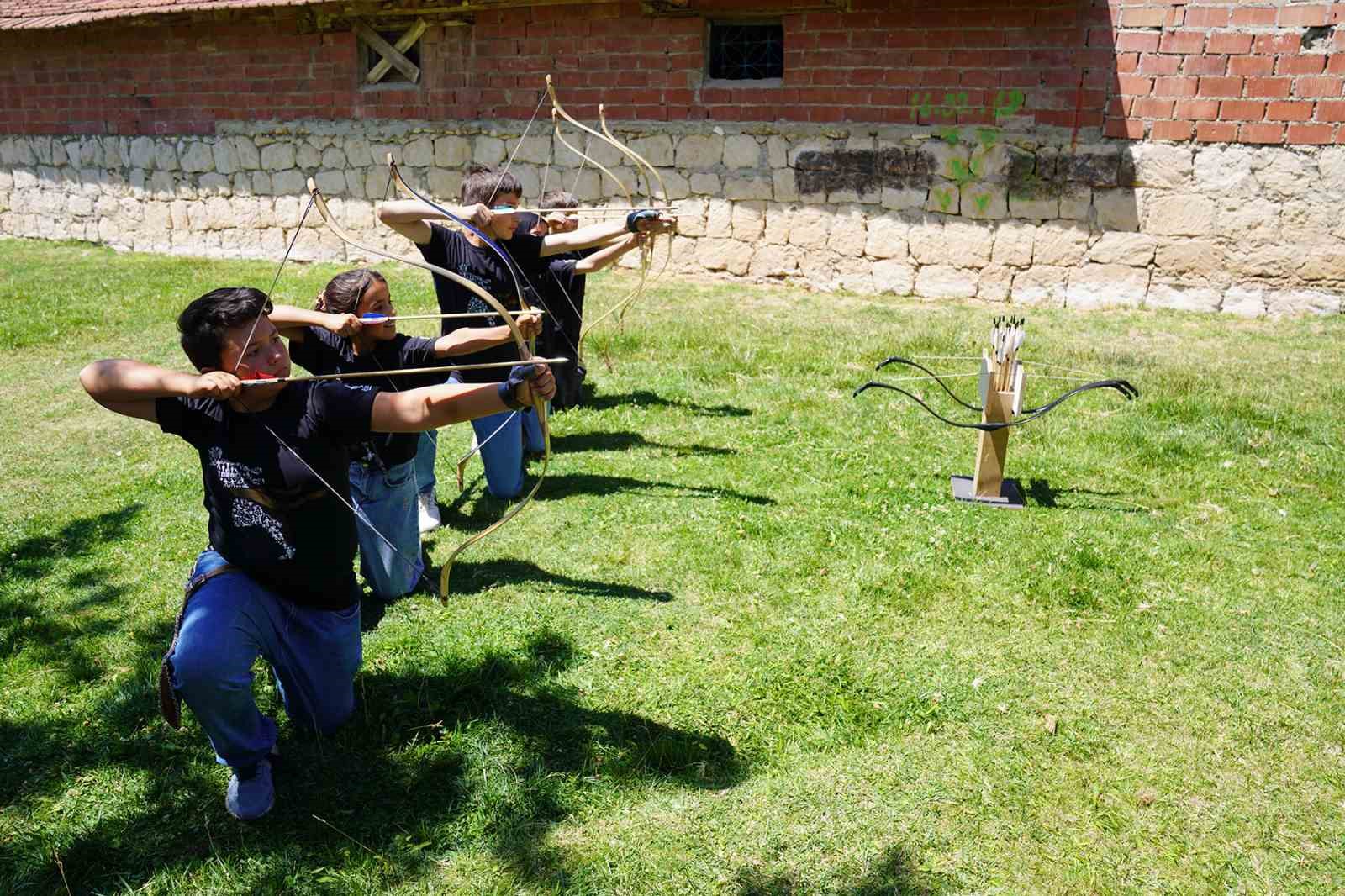 İzciler kamp heyecanı yaşıyor
