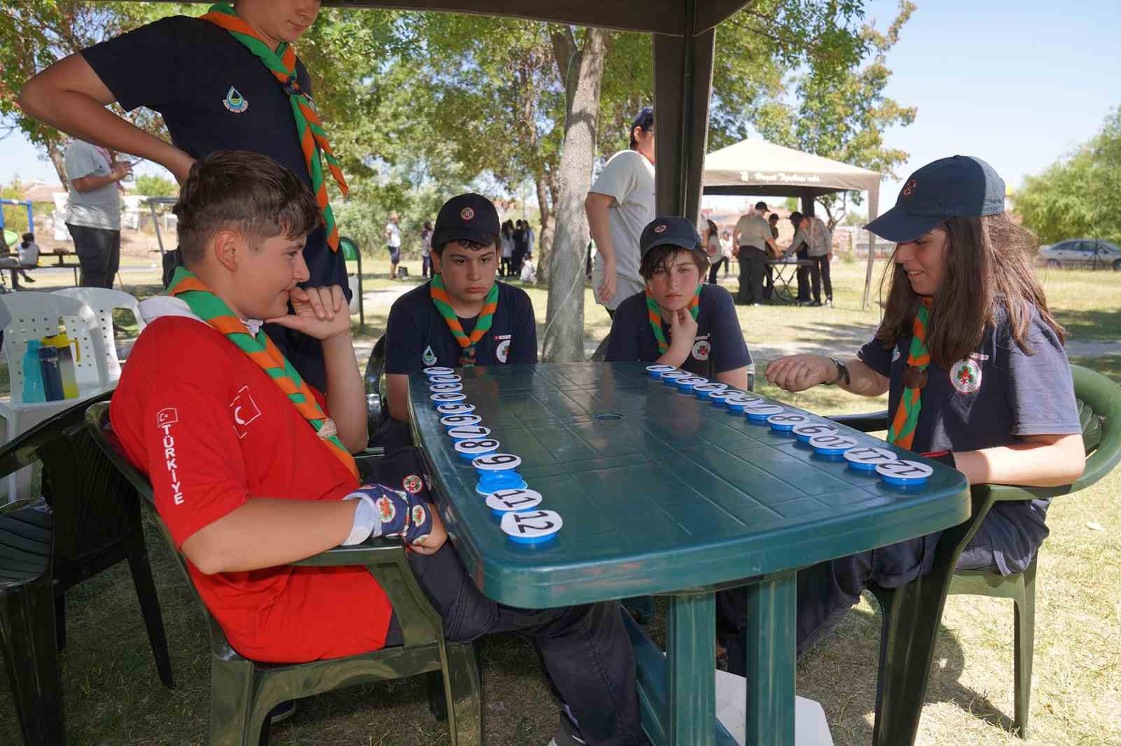İzciler kamp heyecanı yaşıyor