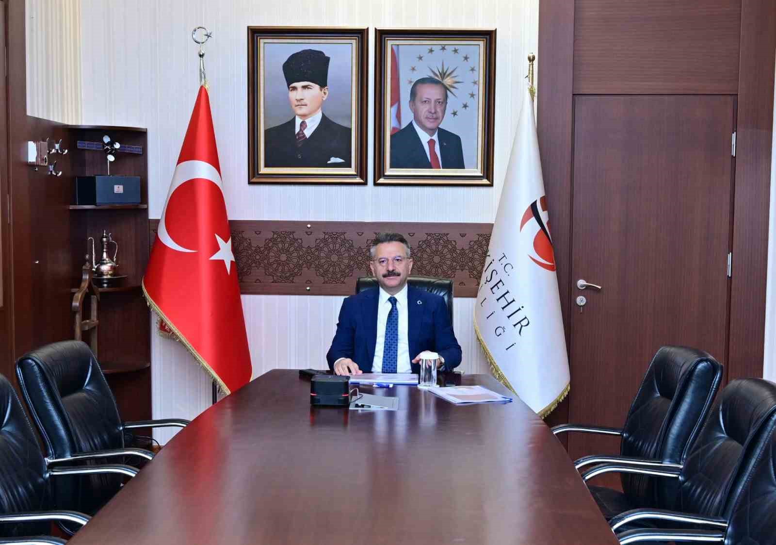 Düzensiz Göç Masaya Yatırıldı: Vali Aksoy 10 İli Kapsayan Zirveye Katıldı