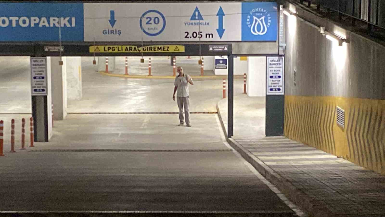 Çocukların otopark görevlisi yaşlı adam ile tepki çeken oyunu