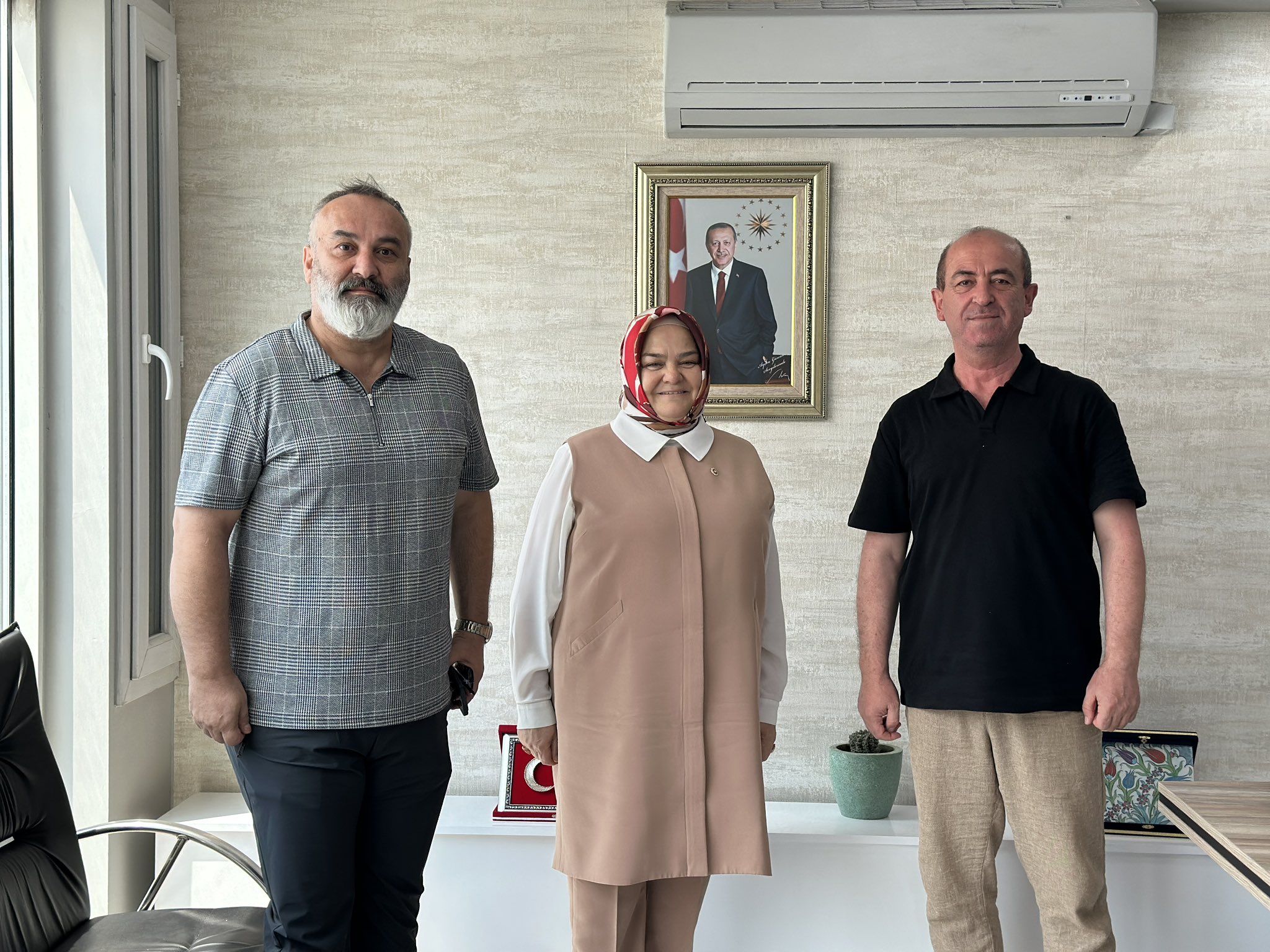 Ayşen Gürcan İl Başkanlığı’nda Vatandaşlarla Buluştu: “Eskişehir İçin Durmadan Çalışıyoruz”