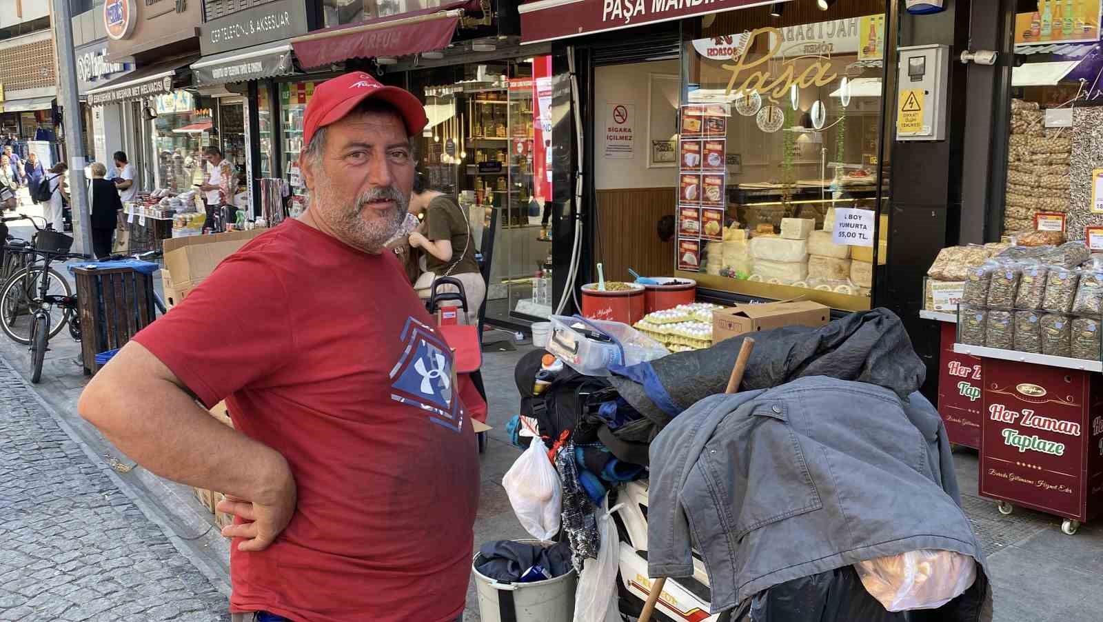 Çadırda civcivlerle zorlu yaşam