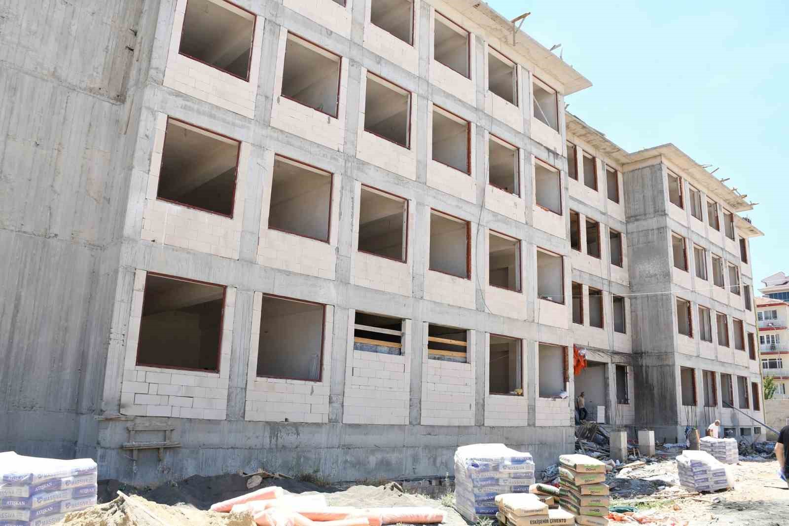 Emek Anadolu Lisesi yükseliyor