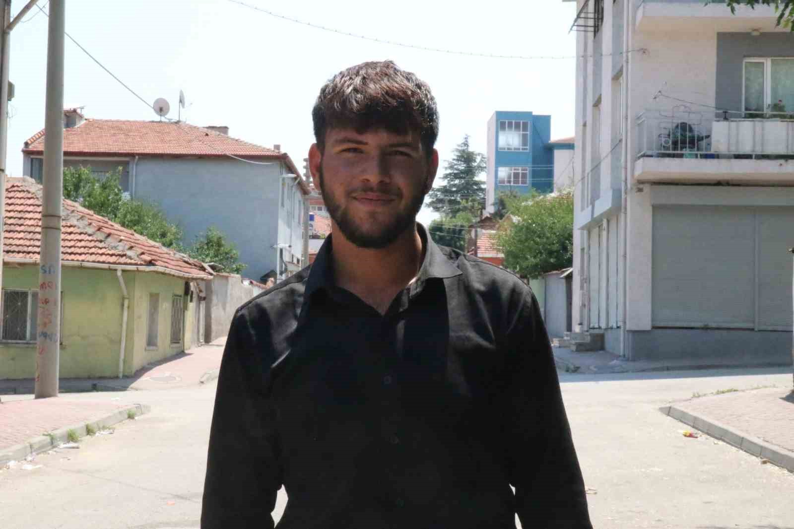 (ÖZEL) Evin balkonuna cansız manken asıldı, görenler ilk bakışta ceset sandı