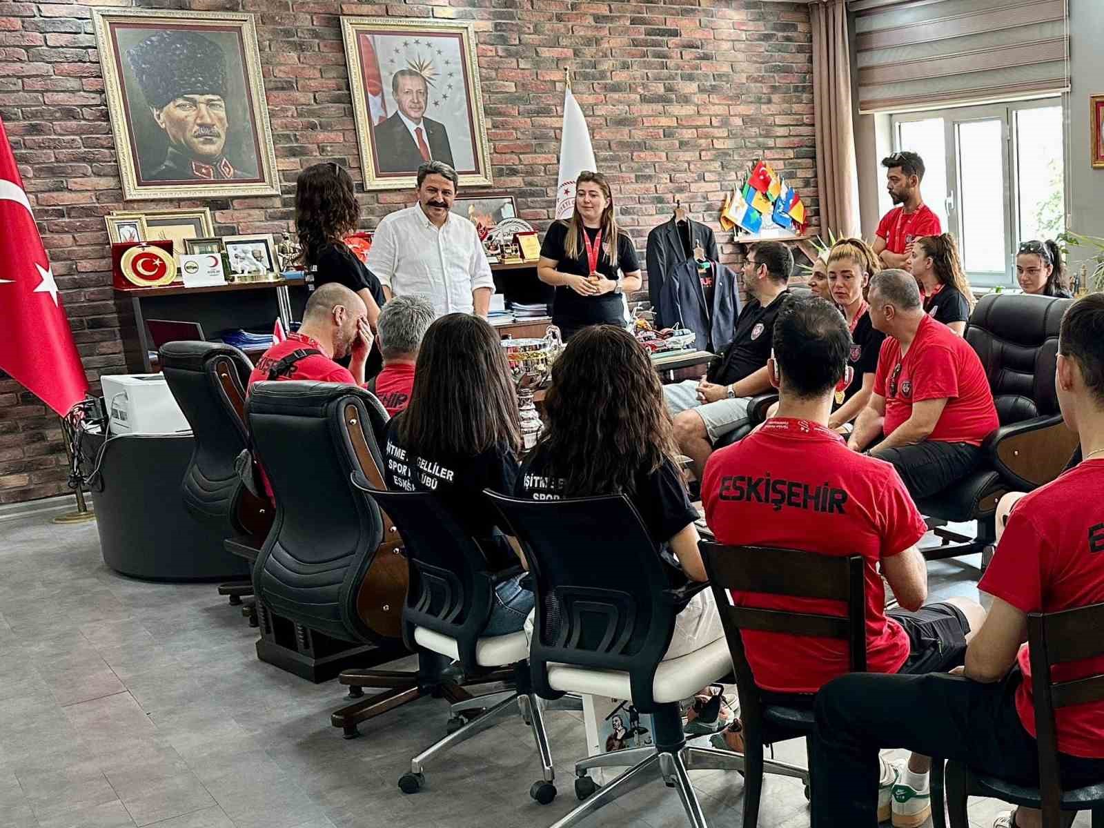 Eskişehirli işitme engelli sporculardan Afyonkarahisar başarısı