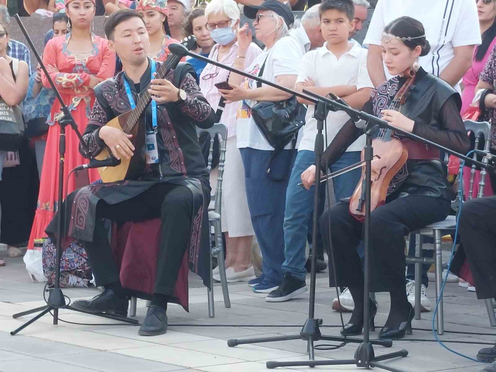 Vilayet Meydanı’nda 6 farklı ülkeden görsel şölen