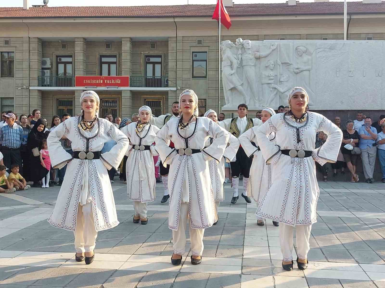 Vilayet Meydanı’nda 6 farklı ülkeden görsel şölen