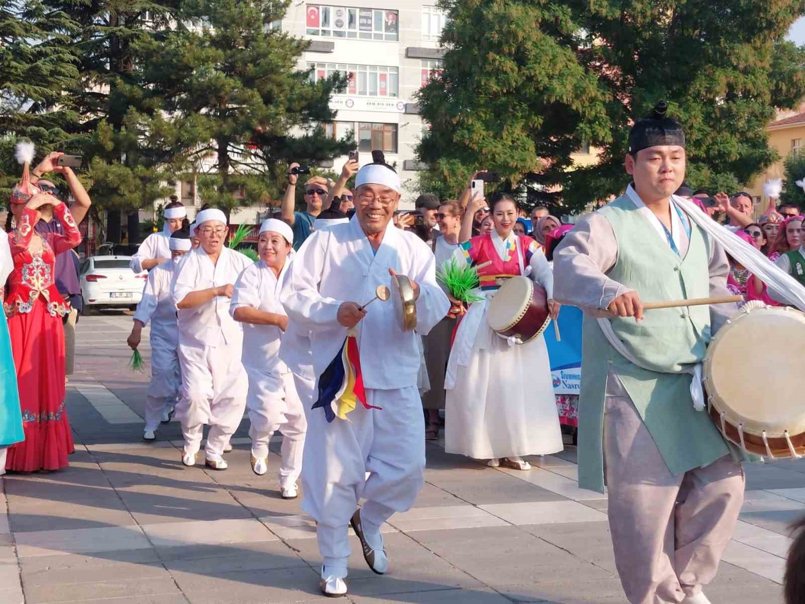 Vilayet Meydanı’nda 6 farklı ülkeden görsel şölen