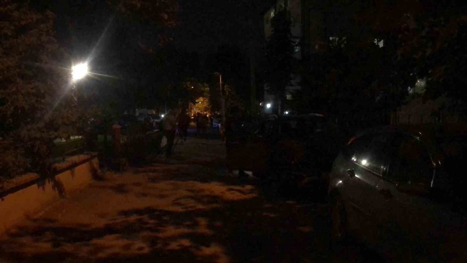 Kız arkadaşıyla yürürken kar maskeli şahıs tarafından bacağından vuruldu