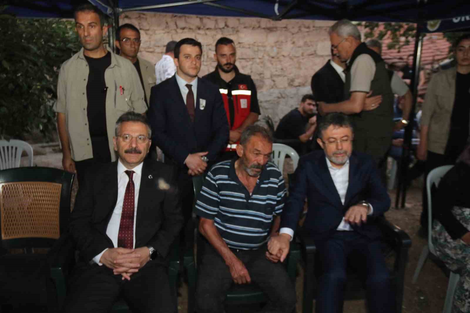 Bakan Yumaklı’dan şehit ailesine taziye ziyareti