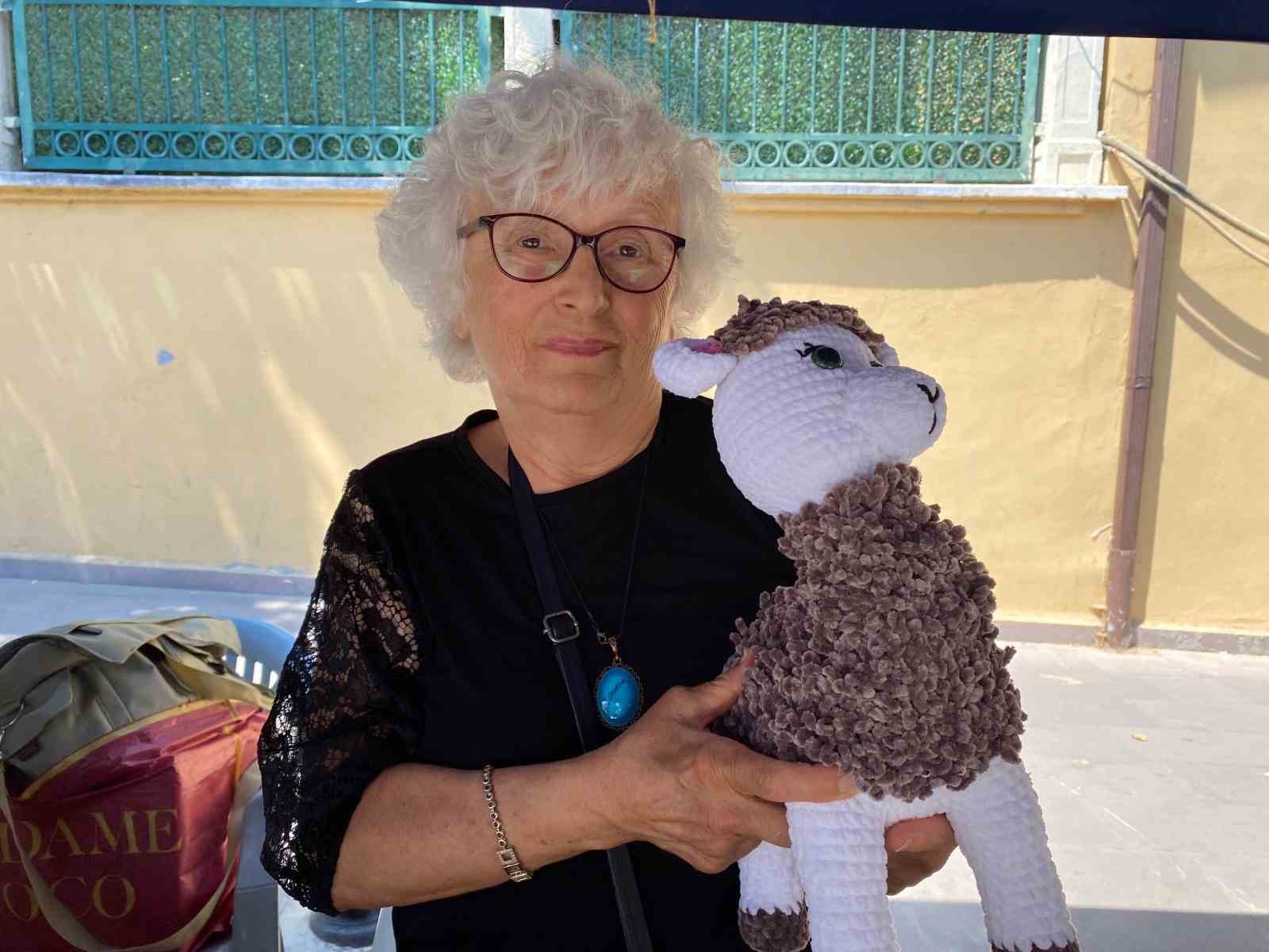 73 Yaşında Örgü Oyuncakla Hayata Renk Katıyor