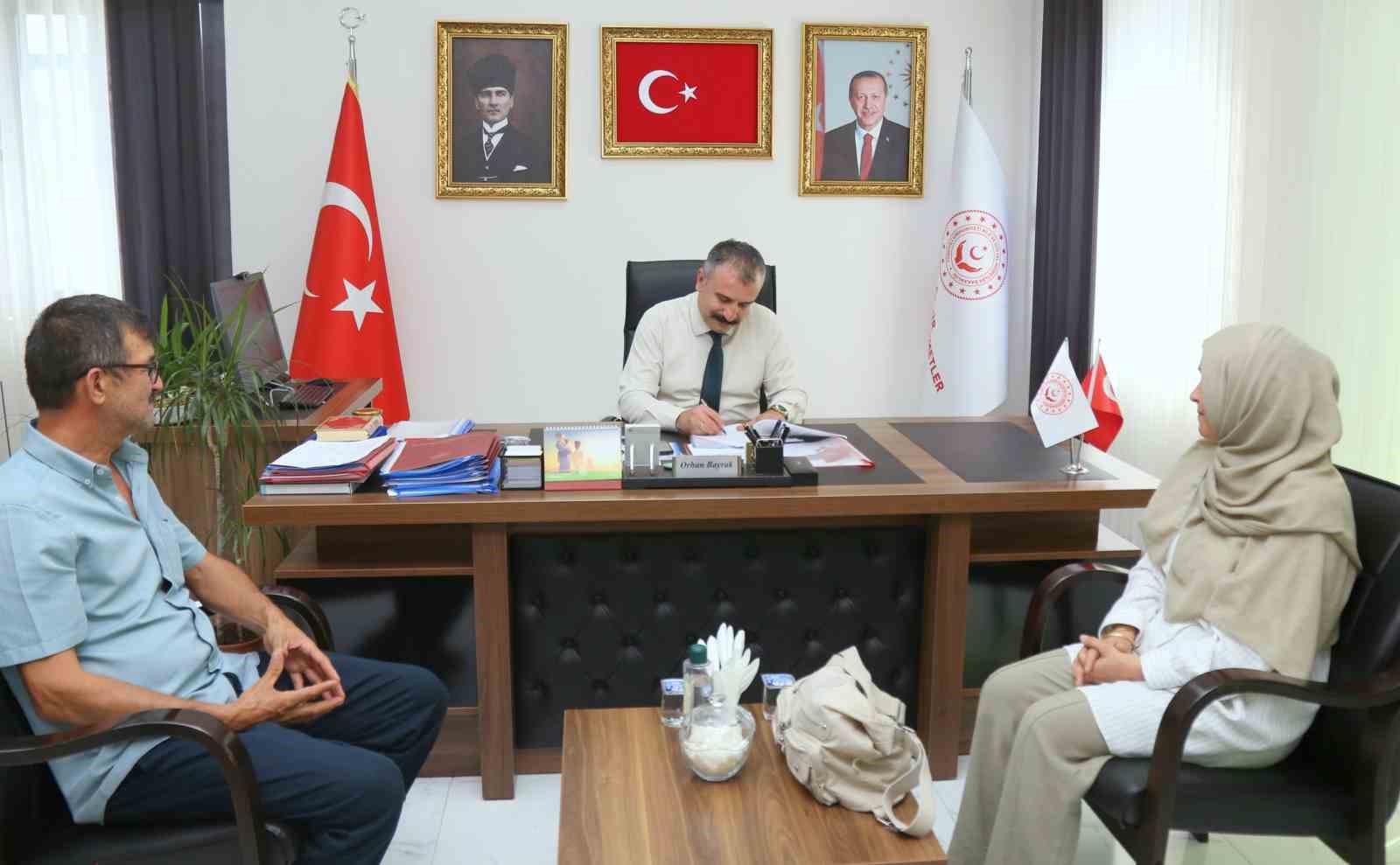 Bir haftalık bebek kurumlara girmeden koruyucu ailesiyle buluştu
