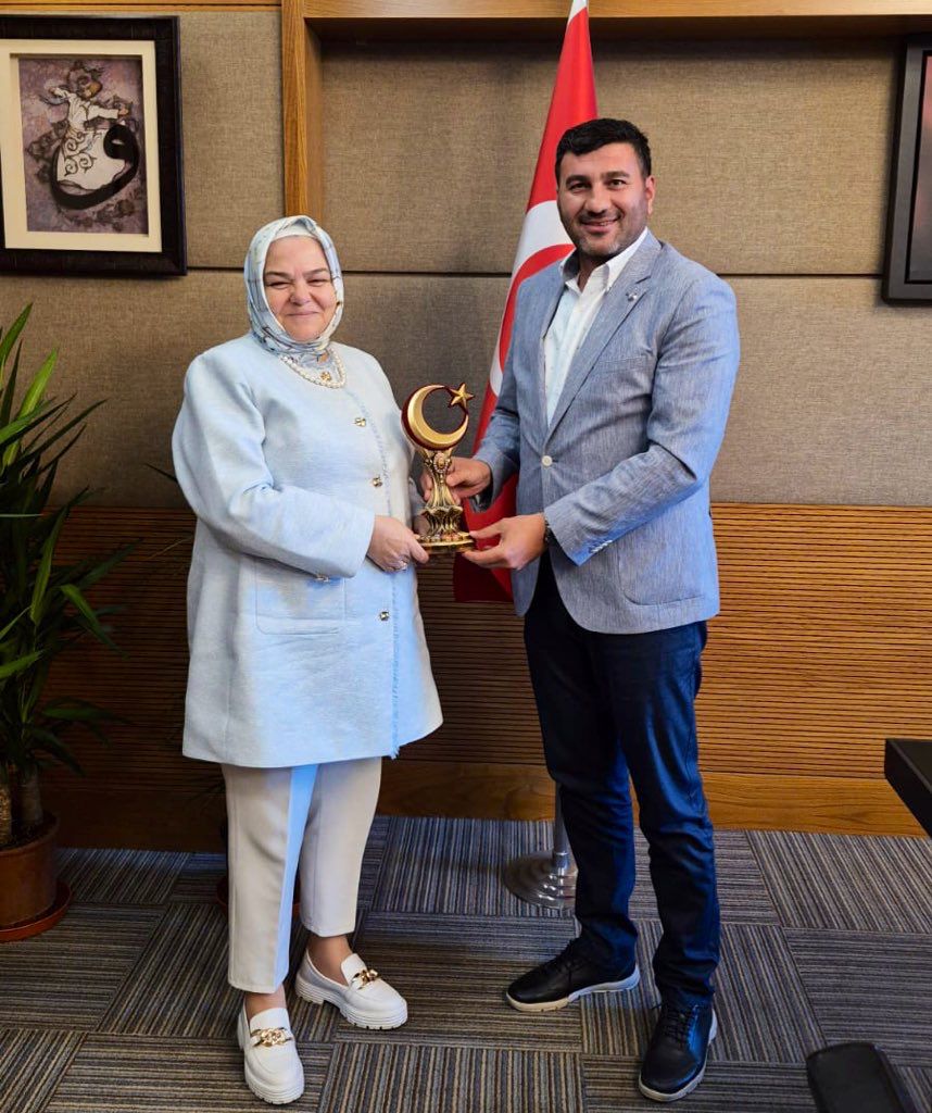 Memur-Sen’den TBMM’de Anlamlı Ziyaret: Ayşen Gürcan’a Hayırlı Olsun