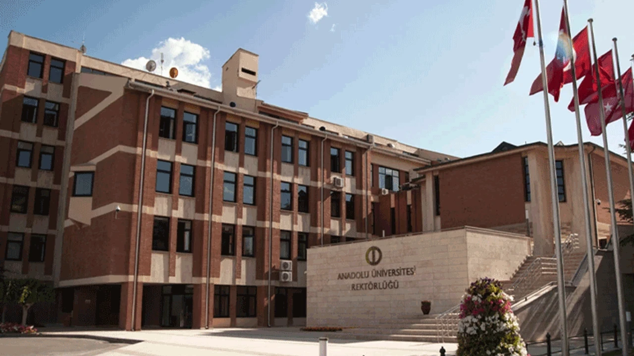 Fakülteler birleştirildi! Eskişehir Anadolu Üniversitesi’nde yeni karar!
