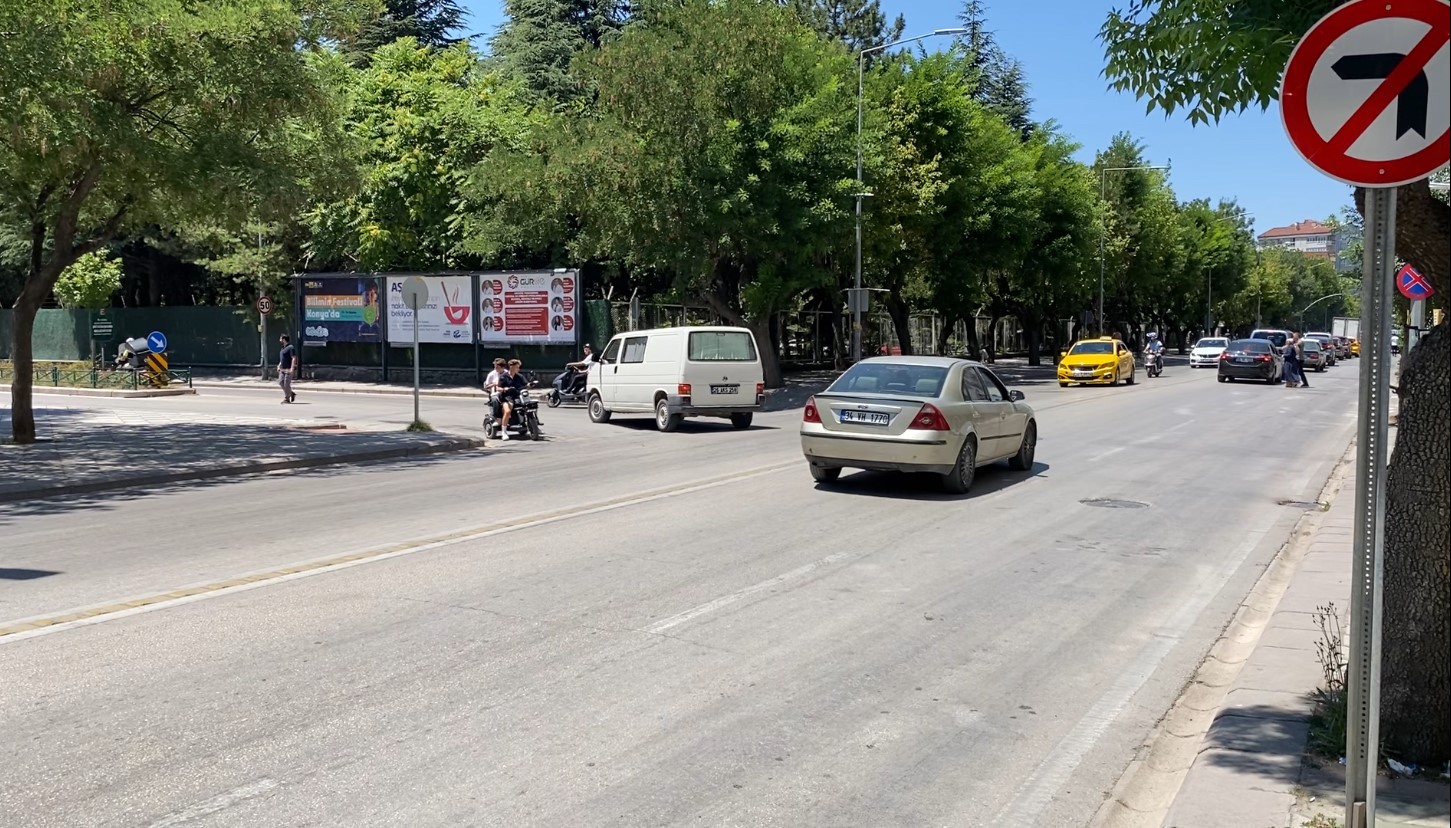 Sebep olduğu kazanın ardından hiçbir şey olmamış gibi yoluna devam etti