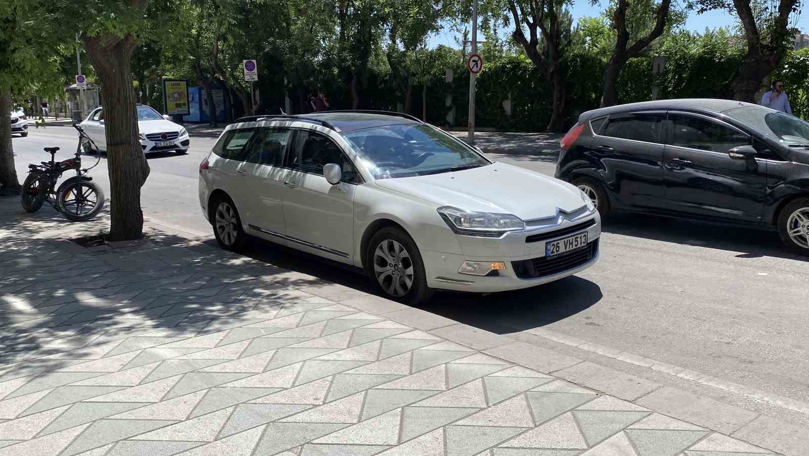 Sebep olduğu kazanın ardından hiçbir şey olmamış gibi yoluna devam etti