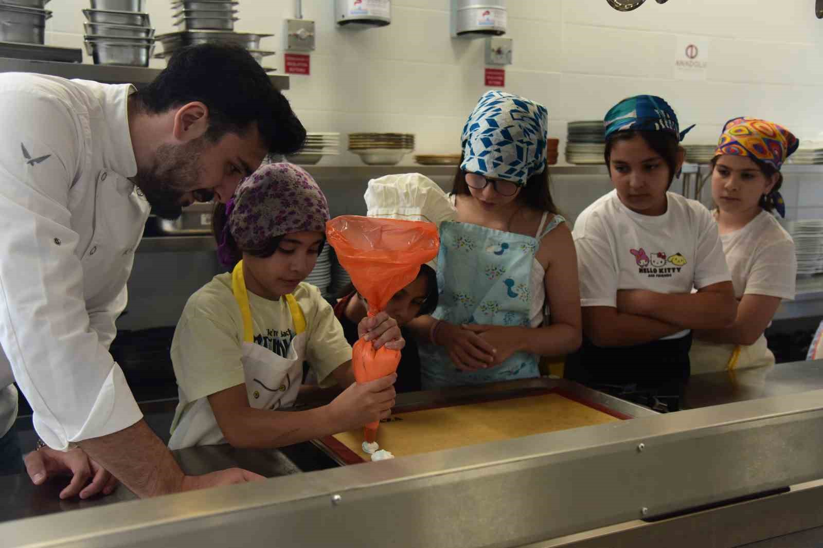Anadolu Üniversitesi’nden Minik Şeflere Renkli ve Eğitici Yaz Atölyesi