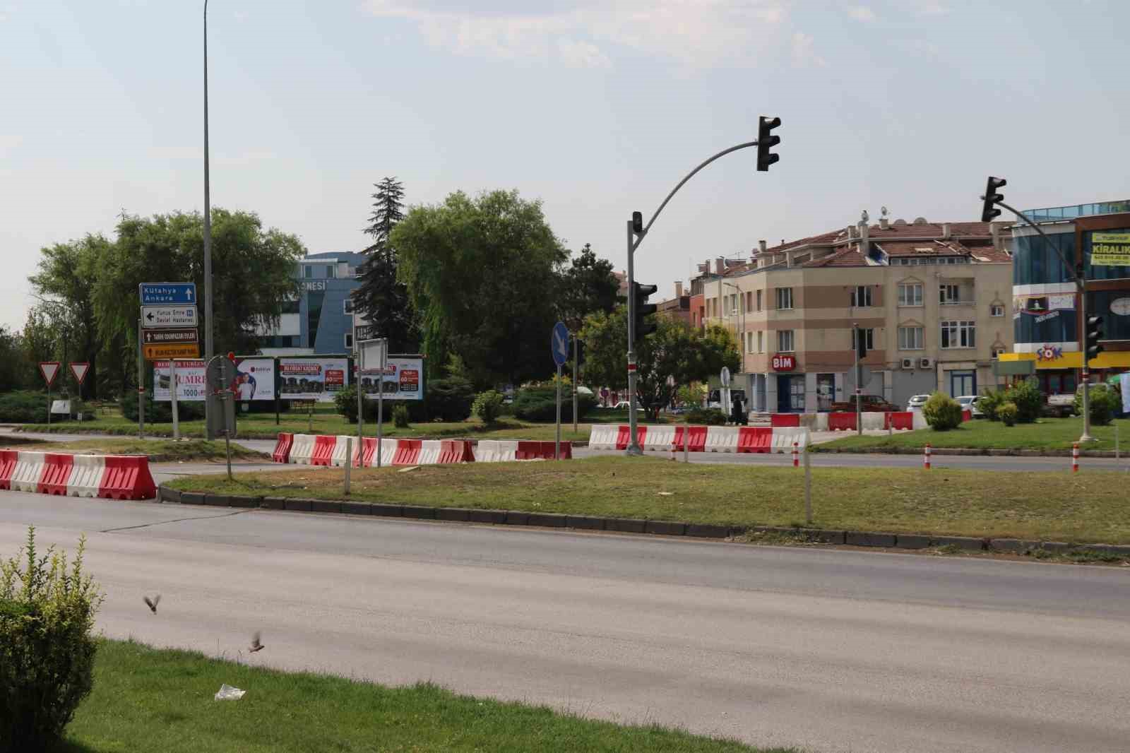 Tepebaşı kavşağı kapatıldı, kent içi toplu taşıma güzergâhları değişti