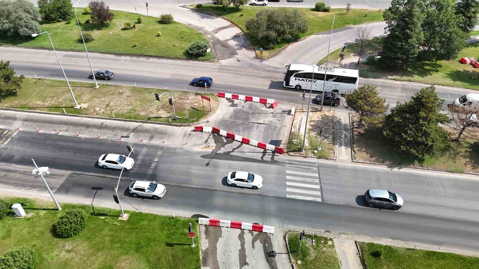 Tepebaşı kavşağı kapatıldı, kent içi toplu taşıma güzergâhları değişti