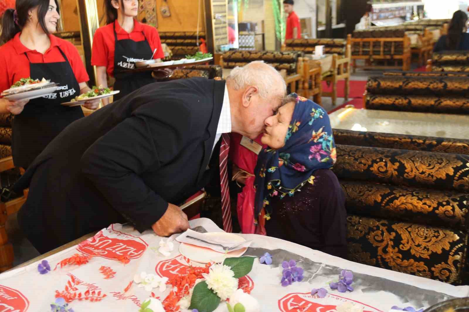 Eskişehirli çift 54 yıldır bütün zorlukları el ele atlatıp aşklarını ilk günkü gibi yaşıyor