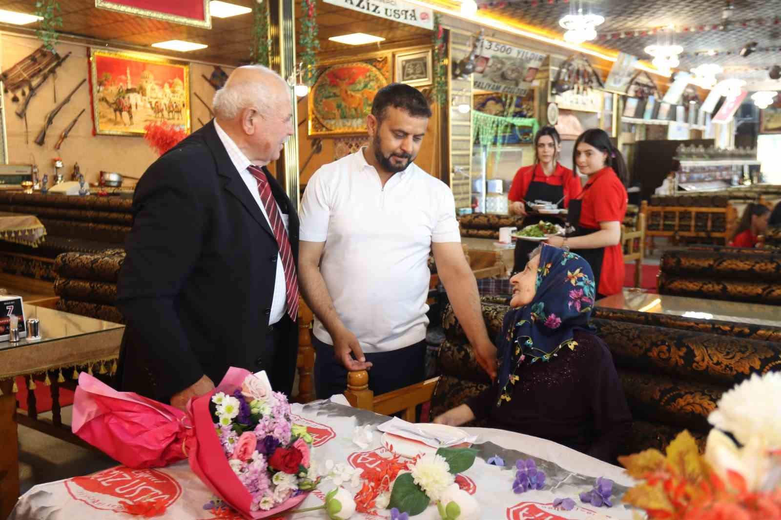 Eskişehirli çift 54 yıldır bütün zorlukları el ele atlatıp aşklarını ilk günkü gibi yaşıyor