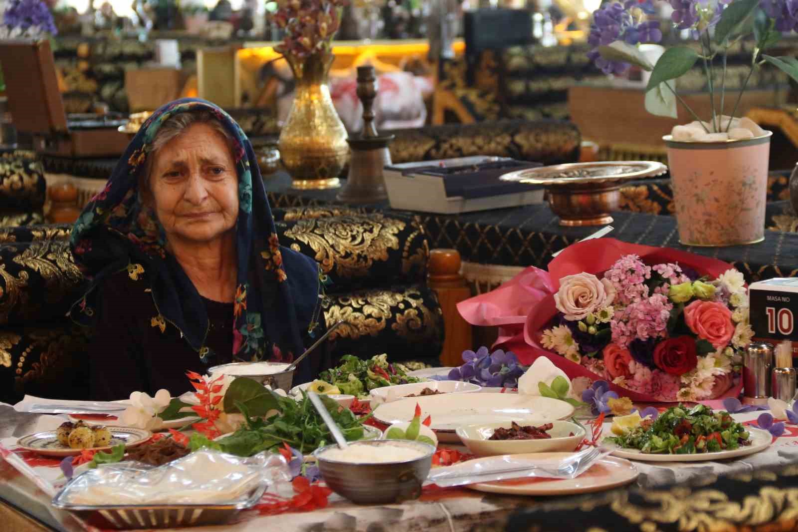 Eskişehirli çift 54 yıldır bütün zorlukları el ele atlatıp aşklarını ilk günkü gibi yaşıyor